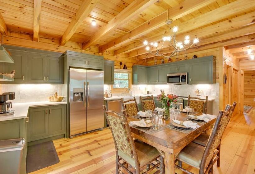 Luxurious Mountain Cabin W/ Chestatee River Access