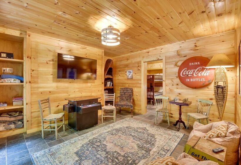 Luxurious Mountain Cabin W/ Chestatee River Access