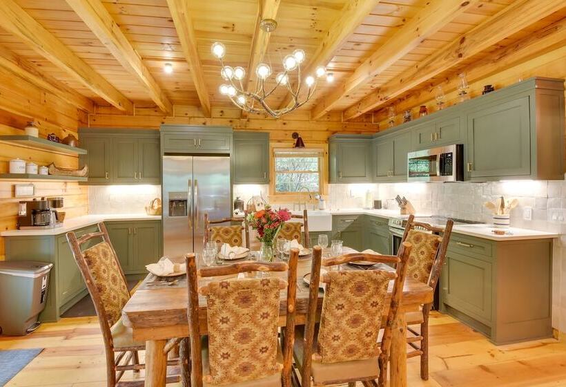 Luxurious Mountain Cabin W/ Chestatee River Access