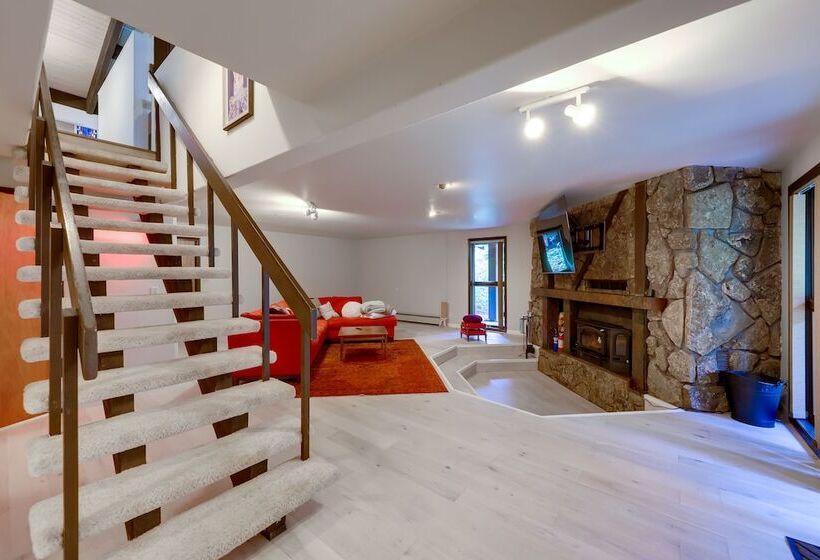 Mid Century Cabin: Creekside, Easy Access To I 70