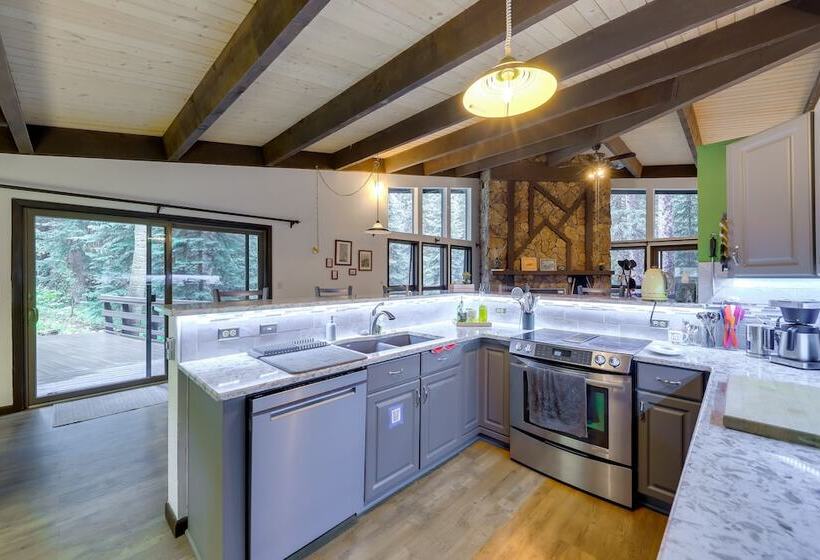 Mid Century Cabin: Creekside, Easy Access To I 70