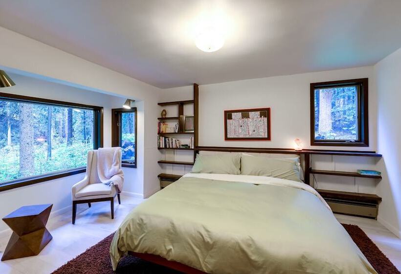 Mid Century Cabin: Creekside, Easy Access To I 70