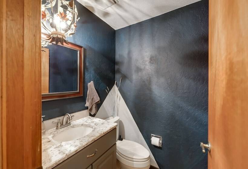 Mid Century Cabin: Creekside, Easy Access To I 70