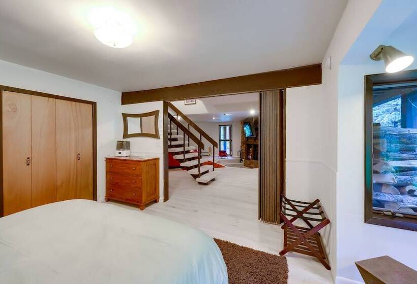 Mid Century Cabin: Creekside, Easy Access To I 70