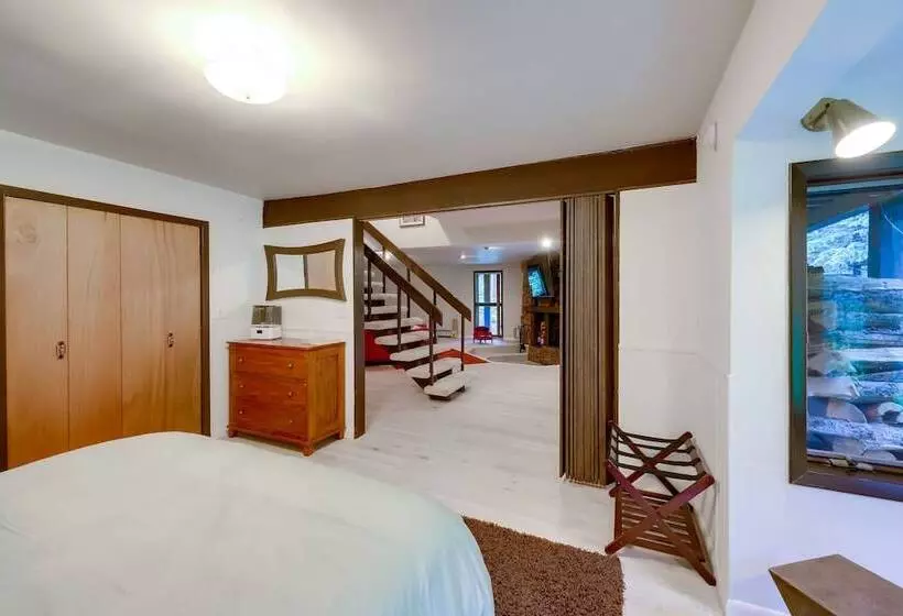 Mid Century Cabin: Creekside, Easy Access To I 70