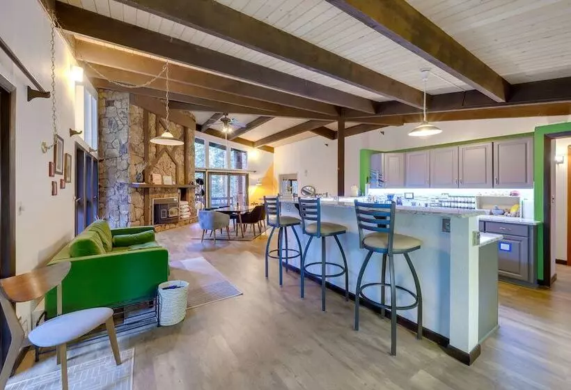 Mid Century Cabin: Creekside, Easy Access To I 70