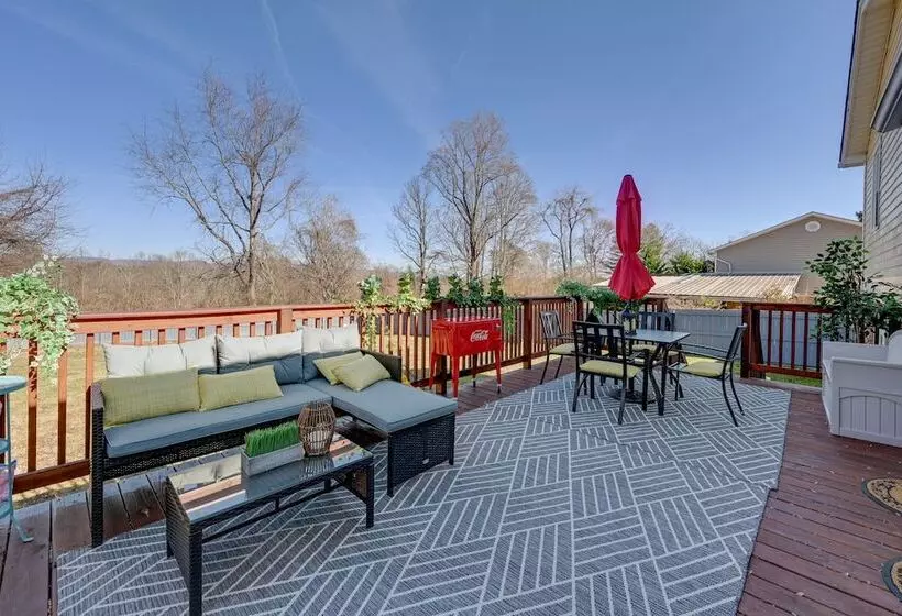 Modern Mount Airy Hideaway W/ Private Backyard!