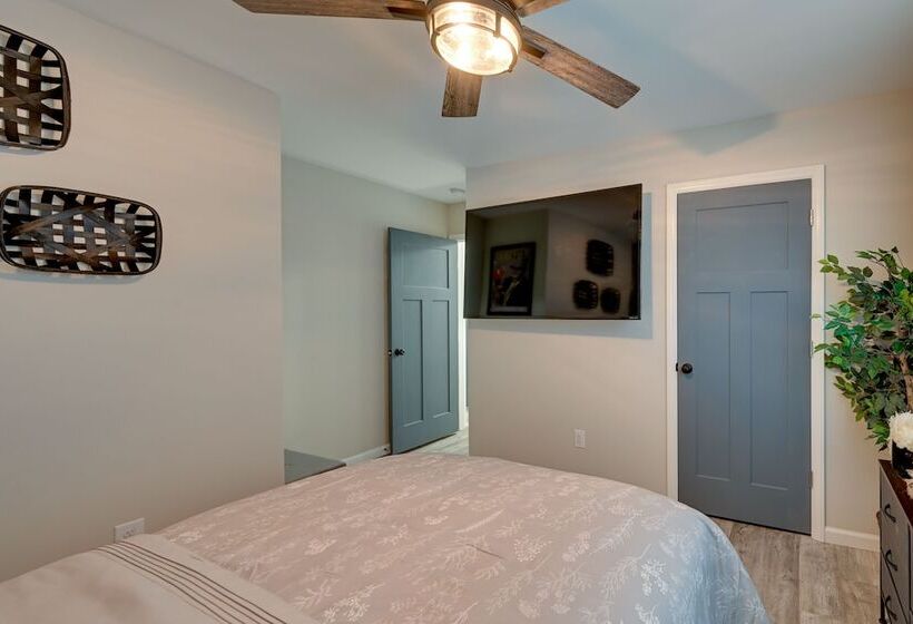 Modern Mount Airy Hideaway W/ Private Backyard!