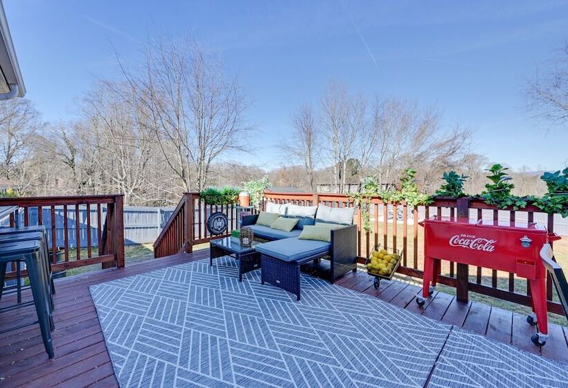 Modern Mount Airy Hideaway W/ Private Backyard!