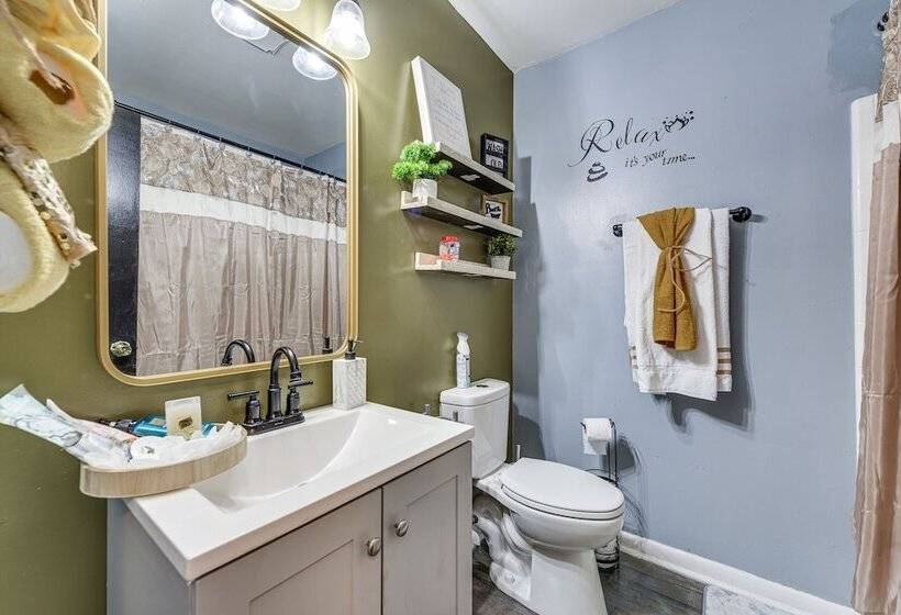 North Carolina Abode W/ Fire Pit, Near Theme Parks