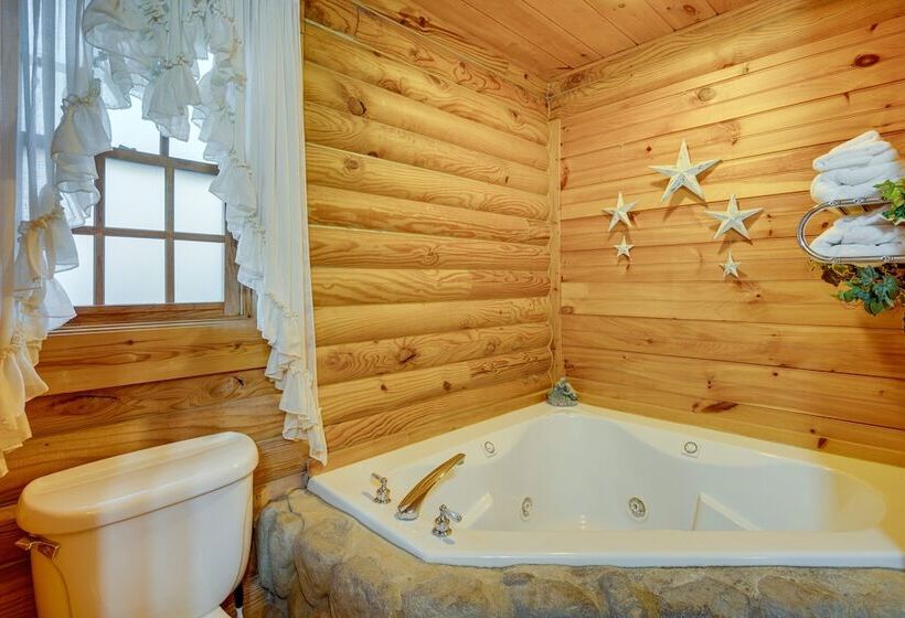 Pet Friendly Cabin W/ Loft: 5 Mi To Lake Lure!