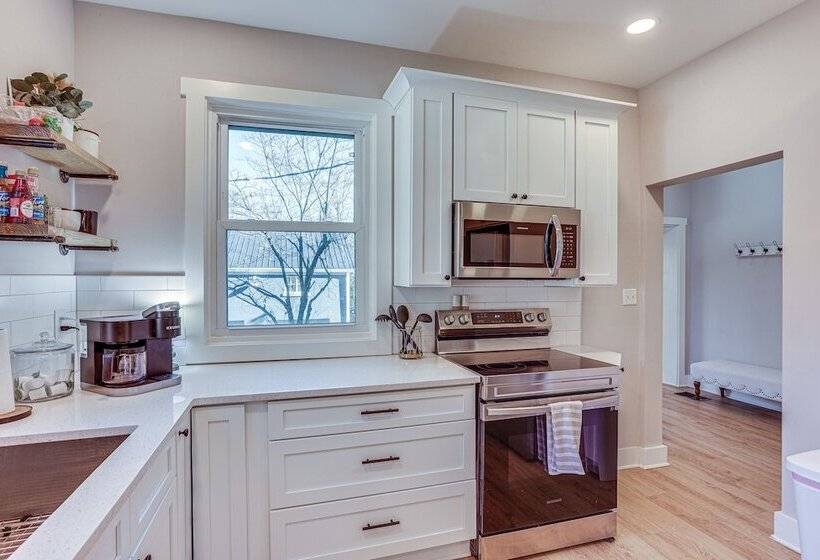 Pet Friendly Shelbyville Home W/ Fire Pit!