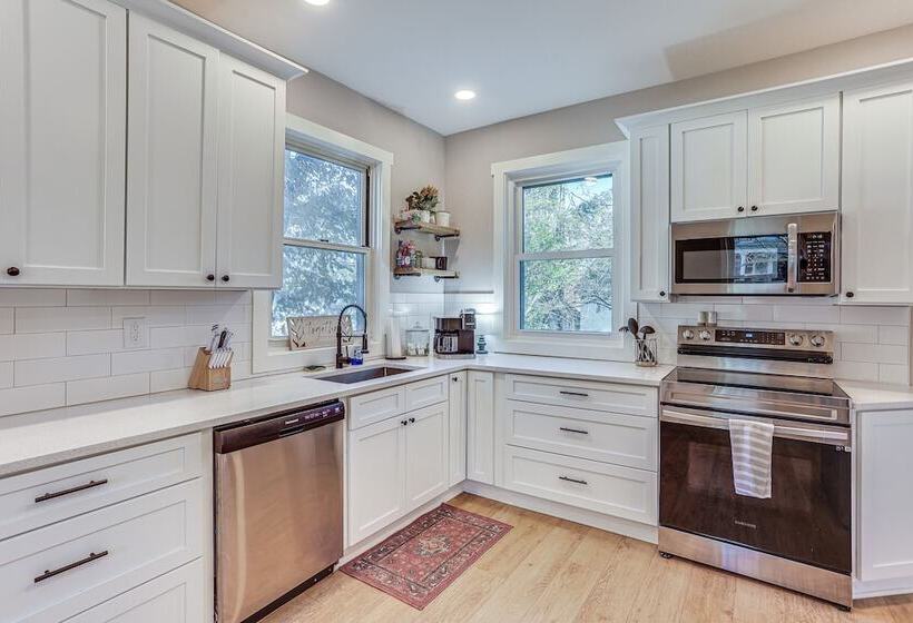 Pet Friendly Shelbyville Home W/ Fire Pit!