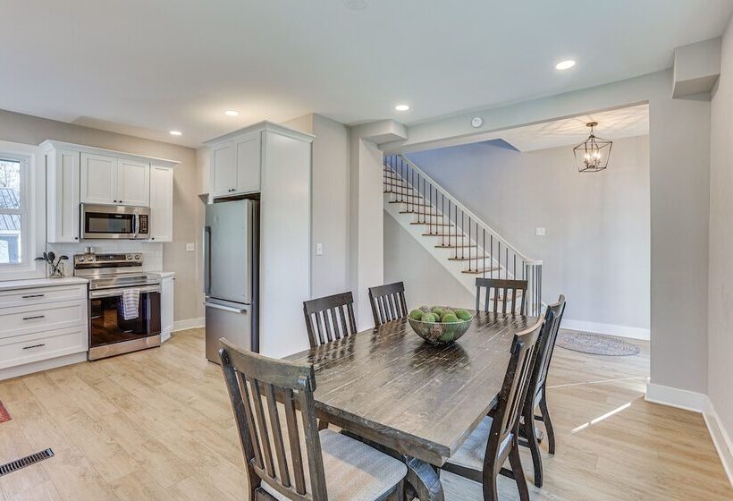 Pet Friendly Shelbyville Home W/ Fire Pit!