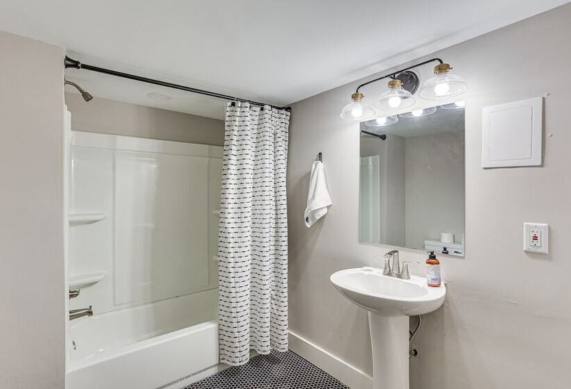 Pet Friendly Shelbyville Home W/ Fire Pit!