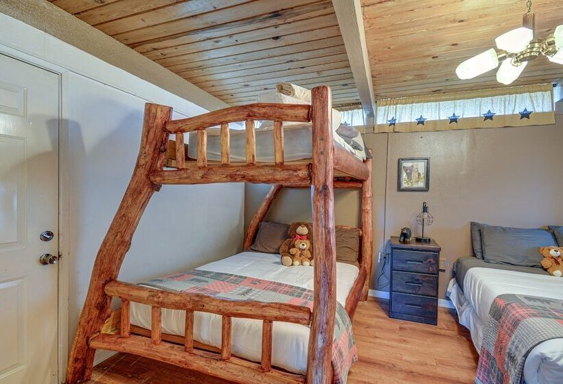 Pet Friendly Washington Retreat W/ Hot Tub & Deck!