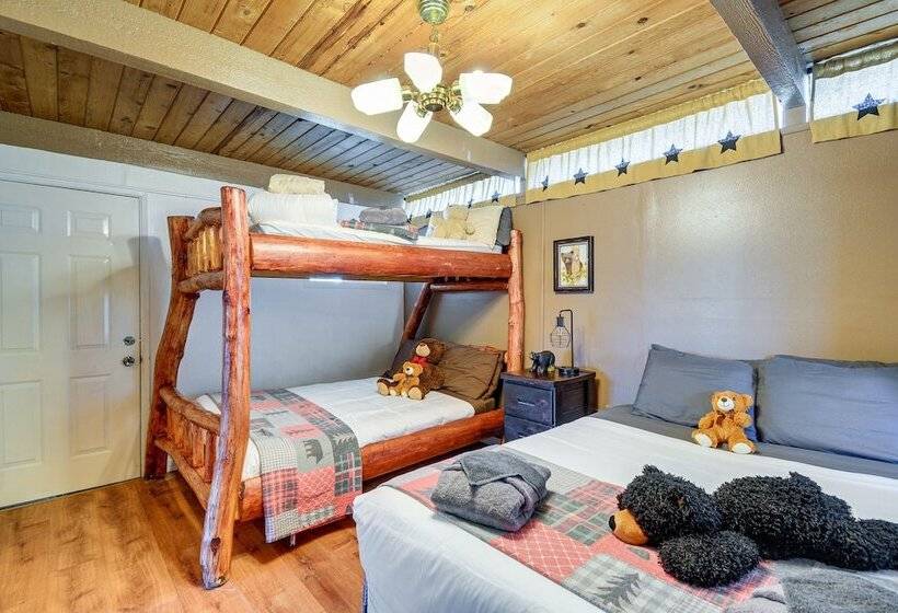 Pet Friendly Washington Retreat W/ Hot Tub & Deck!