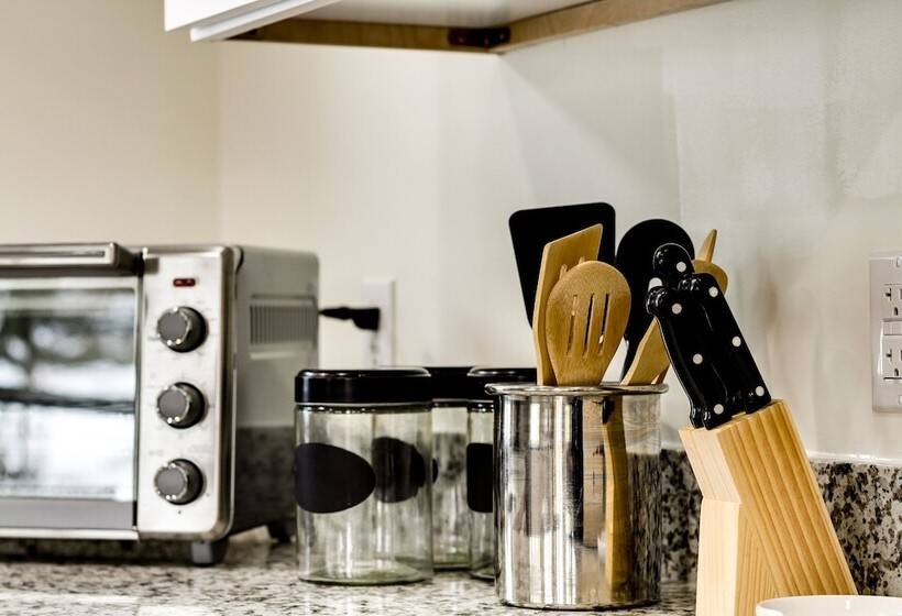 Picayune Home W/ Porch   Near Bogue Chitto Refuge!