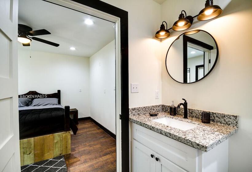 Picayune Home W/ Porch   Near Bogue Chitto Refuge!