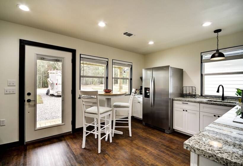 Picayune Home W/ Porch   Near Bogue Chitto Refuge!