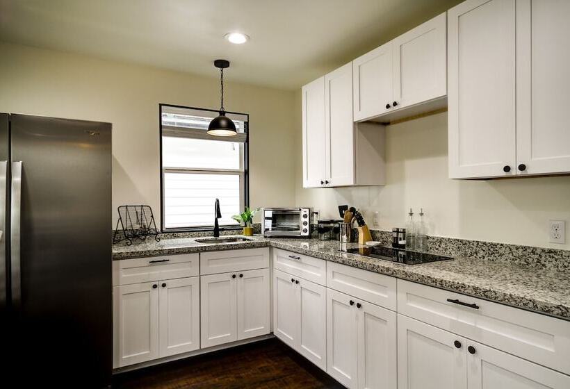 Picayune Home W/ Porch   Near Bogue Chitto Refuge!