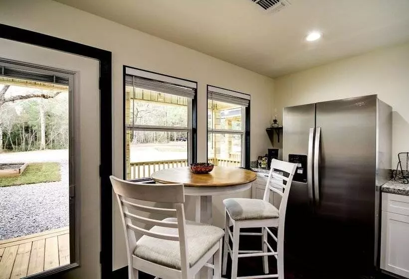 Picayune Home W/ Porch   Near Bogue Chitto Refuge!