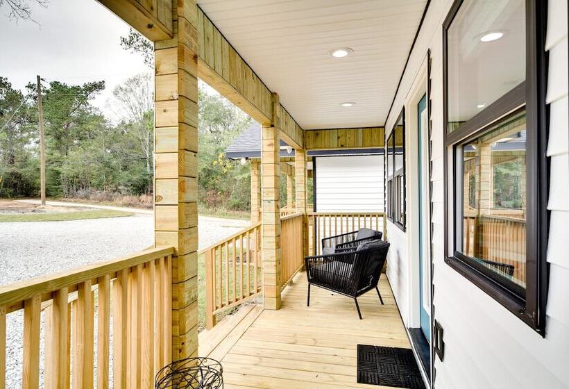 Picayune Home W/ Porch   Near Bogue Chitto Refuge!