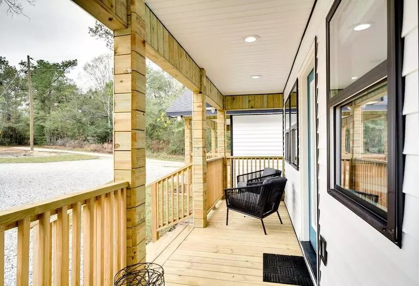 Picayune Home W/ Porch   Near Bogue Chitto Refuge!