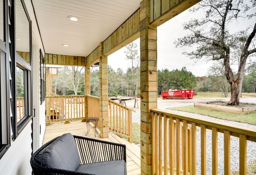 Picayune Home W/ Porch   Near Bogue Chitto Refuge!