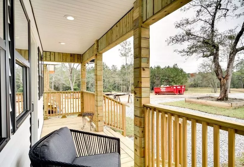 Picayune Home W/ Porch   Near Bogue Chitto Refuge!