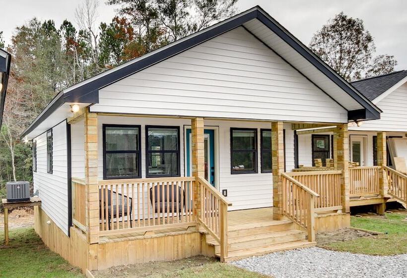 Picayune Home W/ Porch   Near Bogue Chitto Refuge!