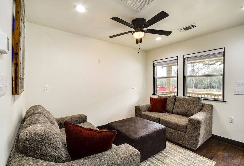 Picayune Home W/ Porch   Near Bogue Chitto Refuge!