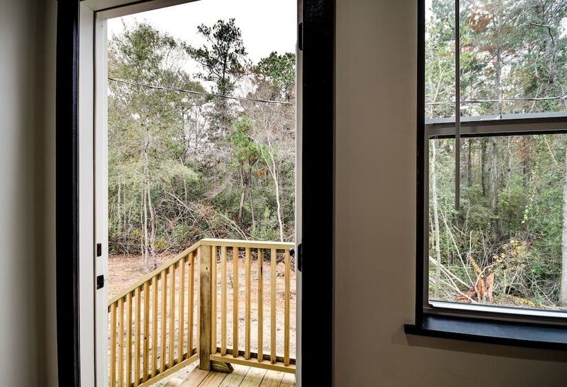 Picayune Home W/ Porch   Near Bogue Chitto Refuge!