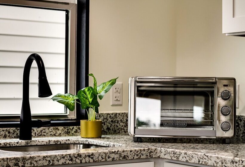 Picayune Home W/ Porch   Near Bogue Chitto Refuge!