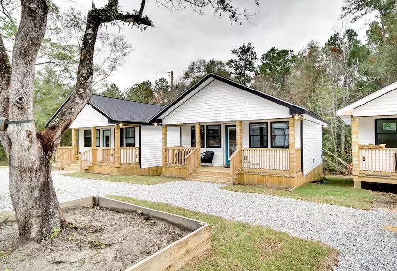 Picayune Home W/ Porch   Near Bogue Chitto Refuge!