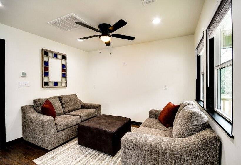 Picayune Home W/ Porch   Near Bogue Chitto Refuge!