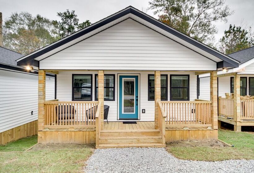 Picayune Home W/ Porch   Near Bogue Chitto Refuge!
