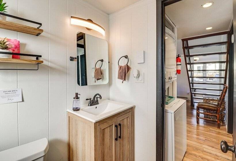 Pocono Lake Retreat W/ Fire Pits & Air Hockey!