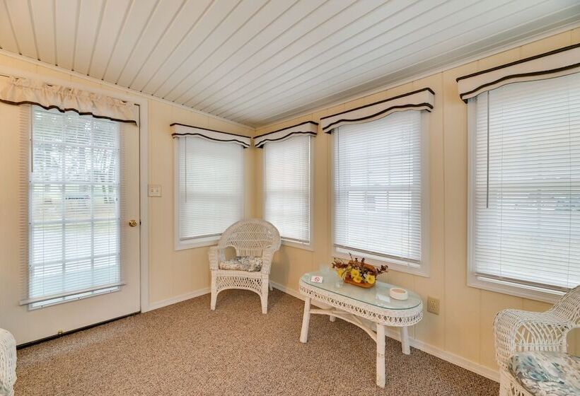 Quaint Lakemont Retreat: 1 Mi To Seneca Lake!