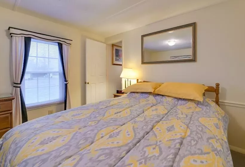 Quaint Lakemont Retreat: 1 Mi To Seneca Lake!