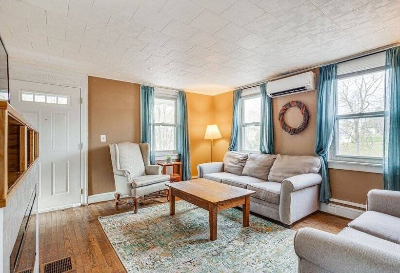 Quiet Port Royal Home W/ Deck, Near Juniata River!