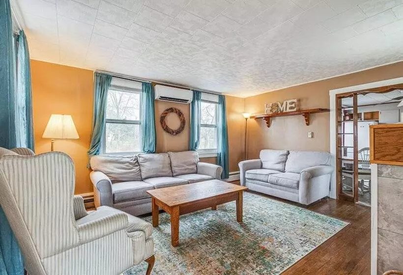 Quiet Port Royal Home W/ Deck, Near Juniata River!