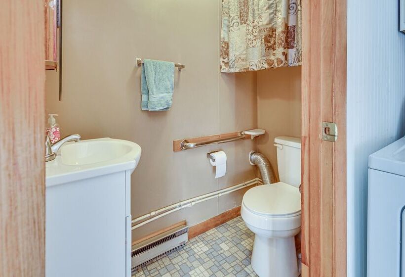 Quiet Port Royal Home W/ Deck, Near Juniata River!