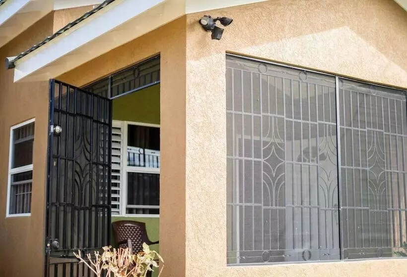 اقامتگاه Captivating 2 Bed House In Falmouth