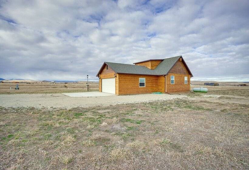 Roberts Home W/ Western Decor & Mountain Views!