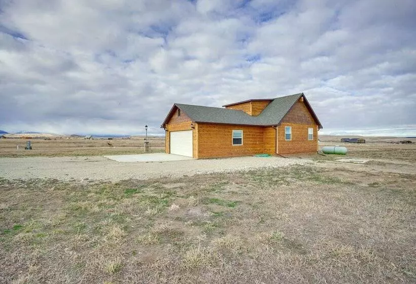 Roberts Home W/ Western Decor & Mountain Views!