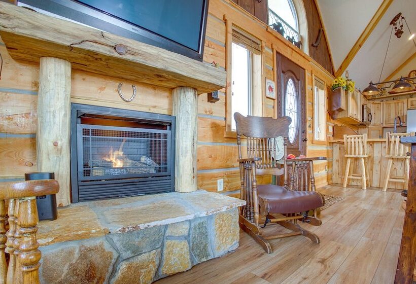 Roberts Home W/ Western Decor & Mountain Views!