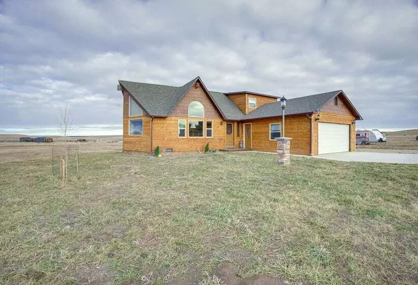 Roberts Home W/ Western Decor & Mountain Views!
