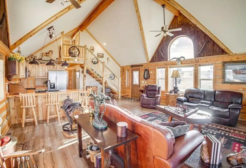 Roberts Home W/ Western Decor & Mountain Views!