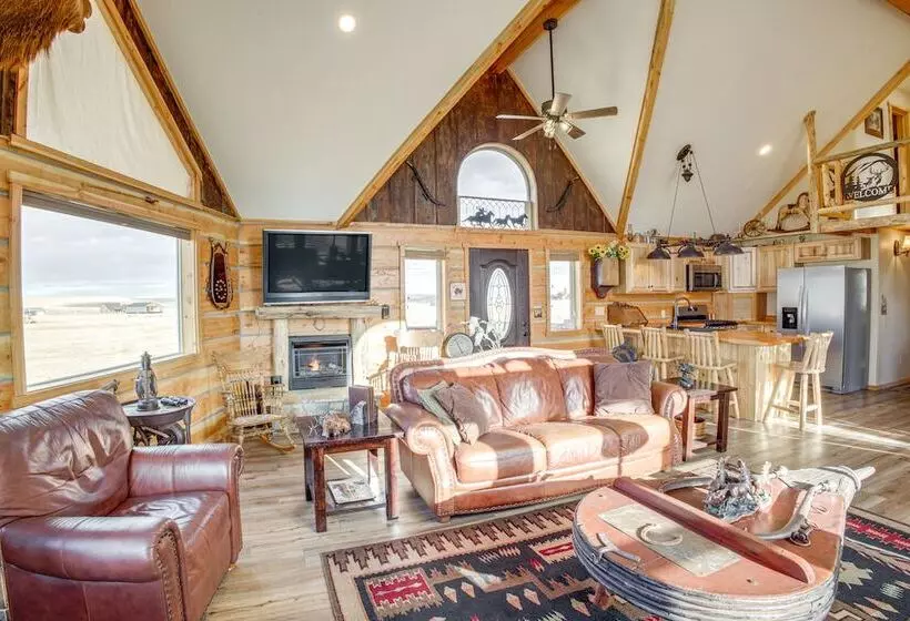 Roberts Home W/ Western Decor & Mountain Views!